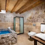 Magna Aurum Cave Hotel *