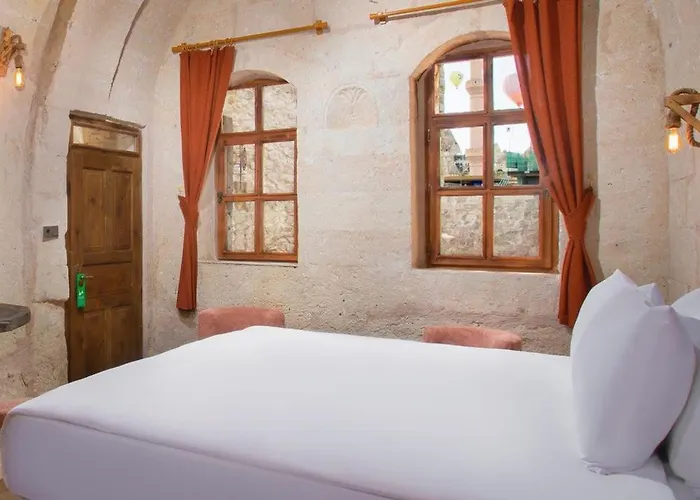 Magna Aurum Cave Hotel *