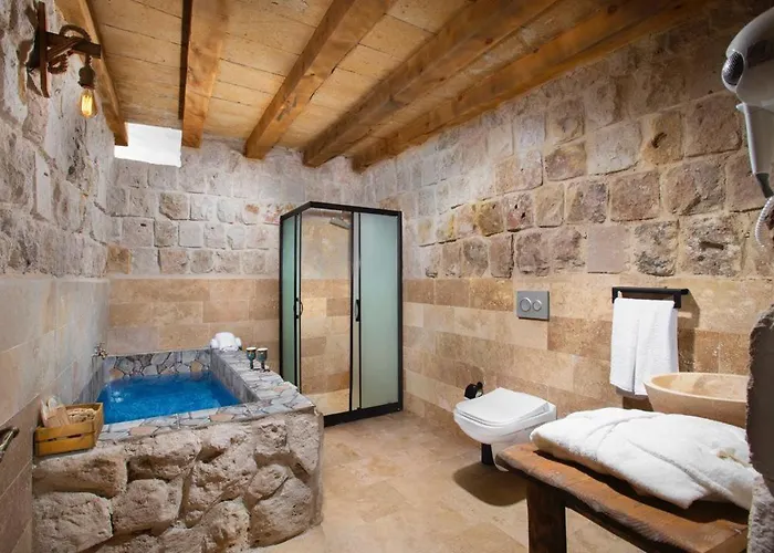 Magna Aurum Cave Hotel *